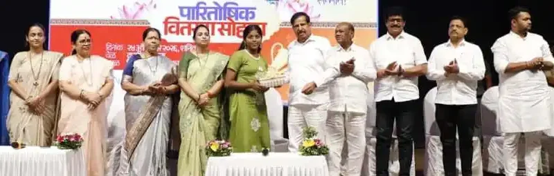 • नवी मुंबई महानगरपालिका मराठी घोषवाक्य स्पर्धा पारितोषिक वितरण सोहळा, विष्णुदास भावे नाट्यगृह गणेश नाईक सुजाता पाटील मंदाताई म्हात्रे.