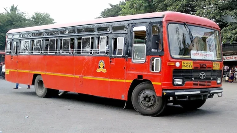 एसटी कर्मचाऱ्यांना दिवाळीपूर्वी वेतन देण्याचे परिवहनमंत्र्यांचे निर्देश; प्रशासनाला तातडीने कार्यवाहीचे आदेश